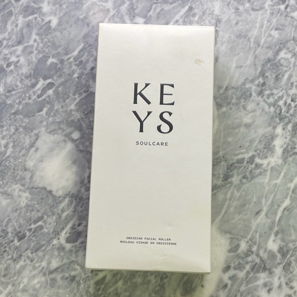 New Keys‎ Soulcare Obsidian Facial Roller